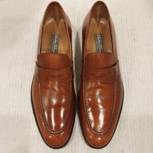 SALVATORE FERRAGAMO men's size 9 B  tan classic penny loafers.